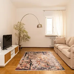 Domus - Elegante Residenza Con Affaccio Su Porta Leoni , Verona Italia